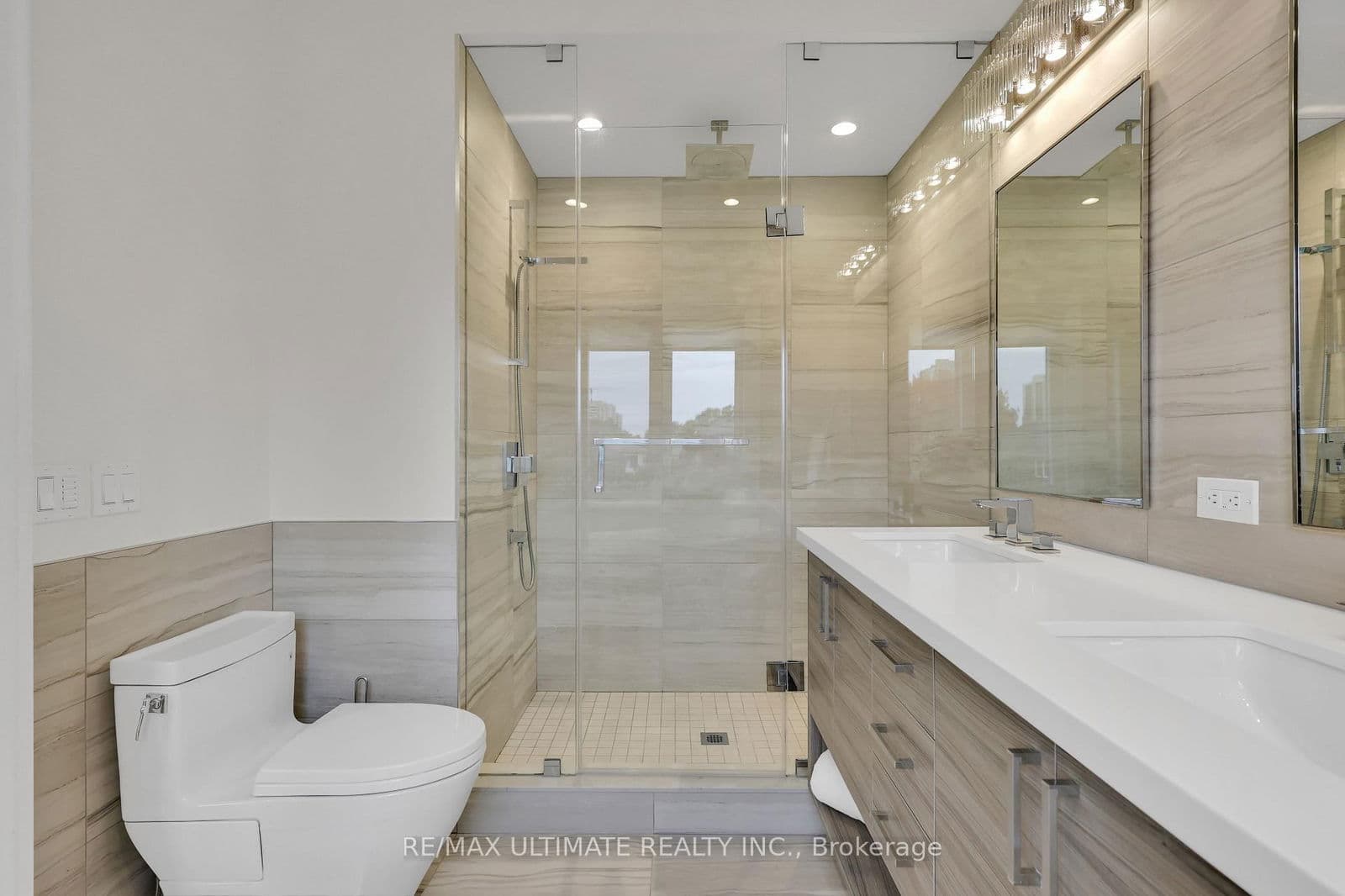 743 Glencairn Avenue, Toronto, ON M6B 1Z9 - photo 19 of 50