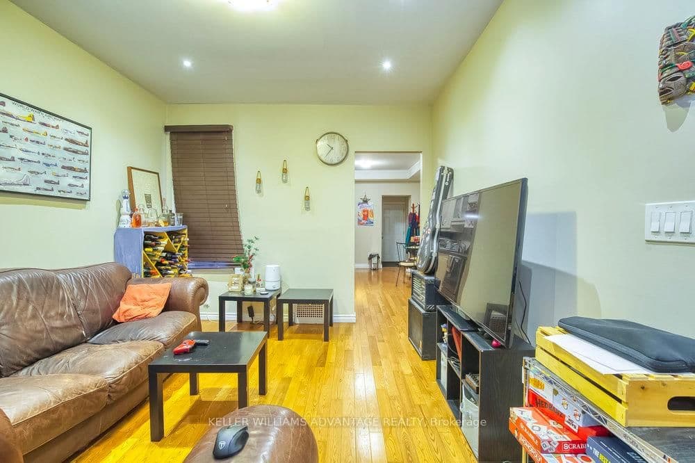 218 Broadview Avenue, Toronto, ON M4M 2G5 - photo 7 of 42