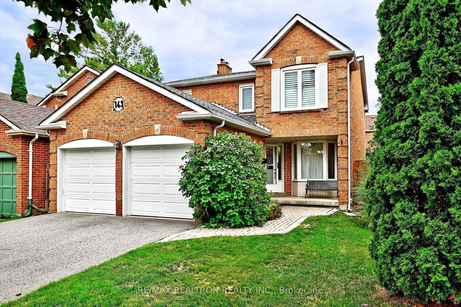 143 Spring Gate Boulevard, Vaughan, ON L4J 3B2 - photo 2 of 44