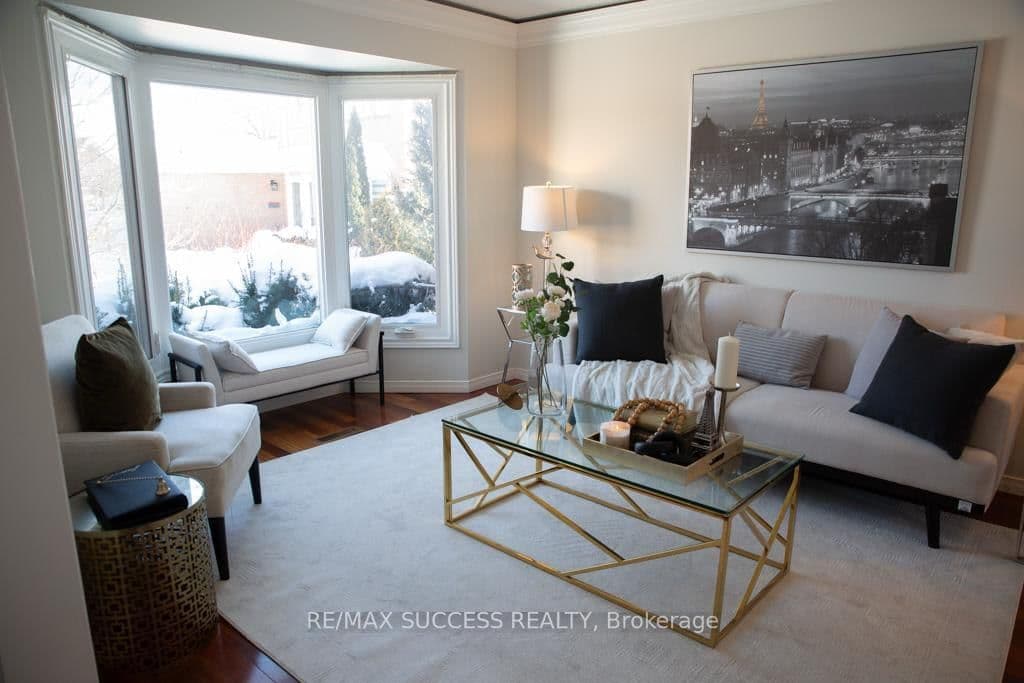 6643 Mockingbird Lane, Mississauga, ON L5N 5K2 - photo 7 of 42