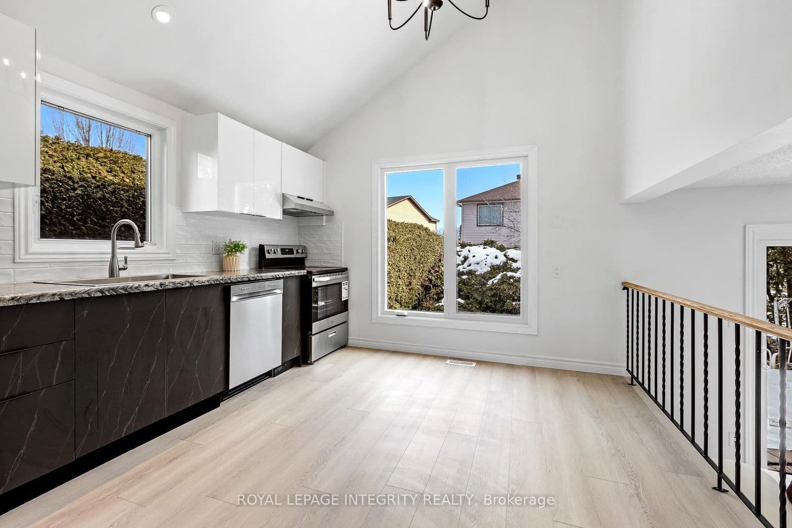 6368 Viseneau Drive, Orleans, ON K1C 2J2 - photo 7 of 35