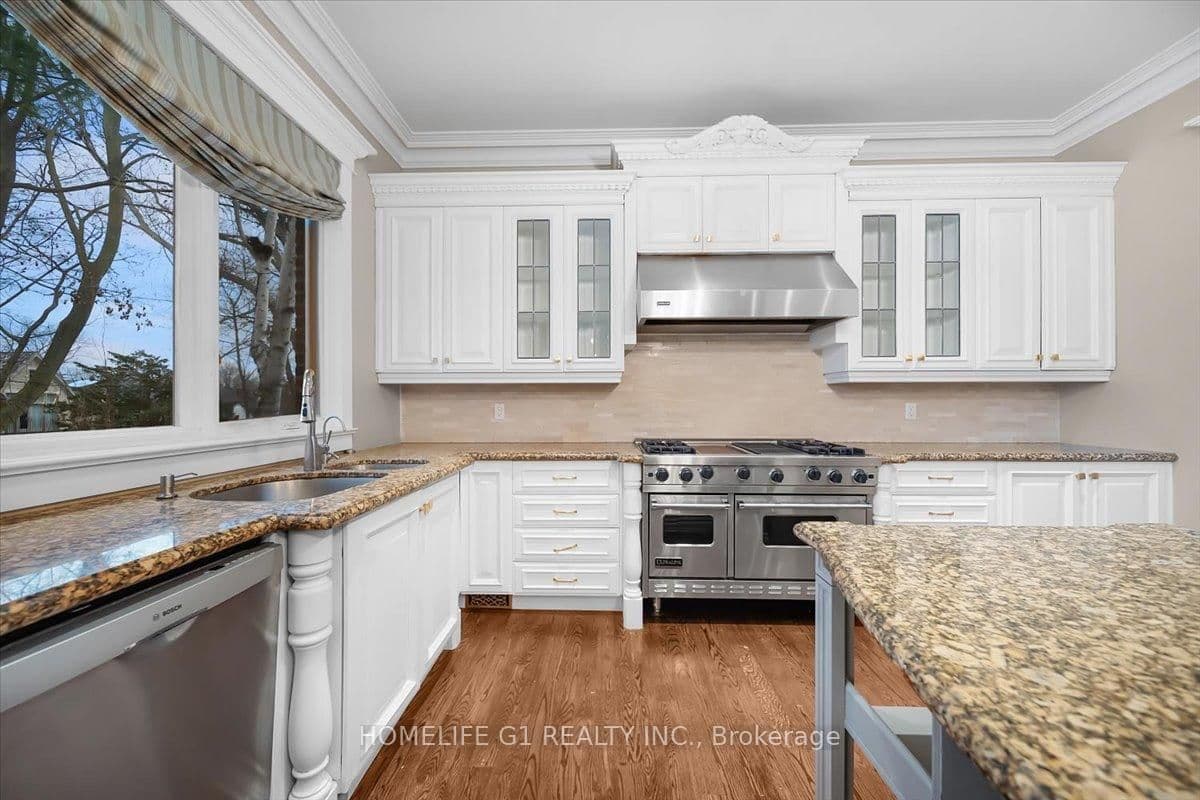 210 St Leonards Avenue, Toronto, ON M4N 1K7 - photo 15 of 46