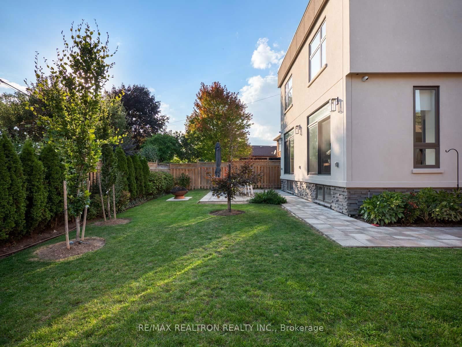 240 Maxwell Street, Toronto, ON M3H 5B7 - photo 24 of 33