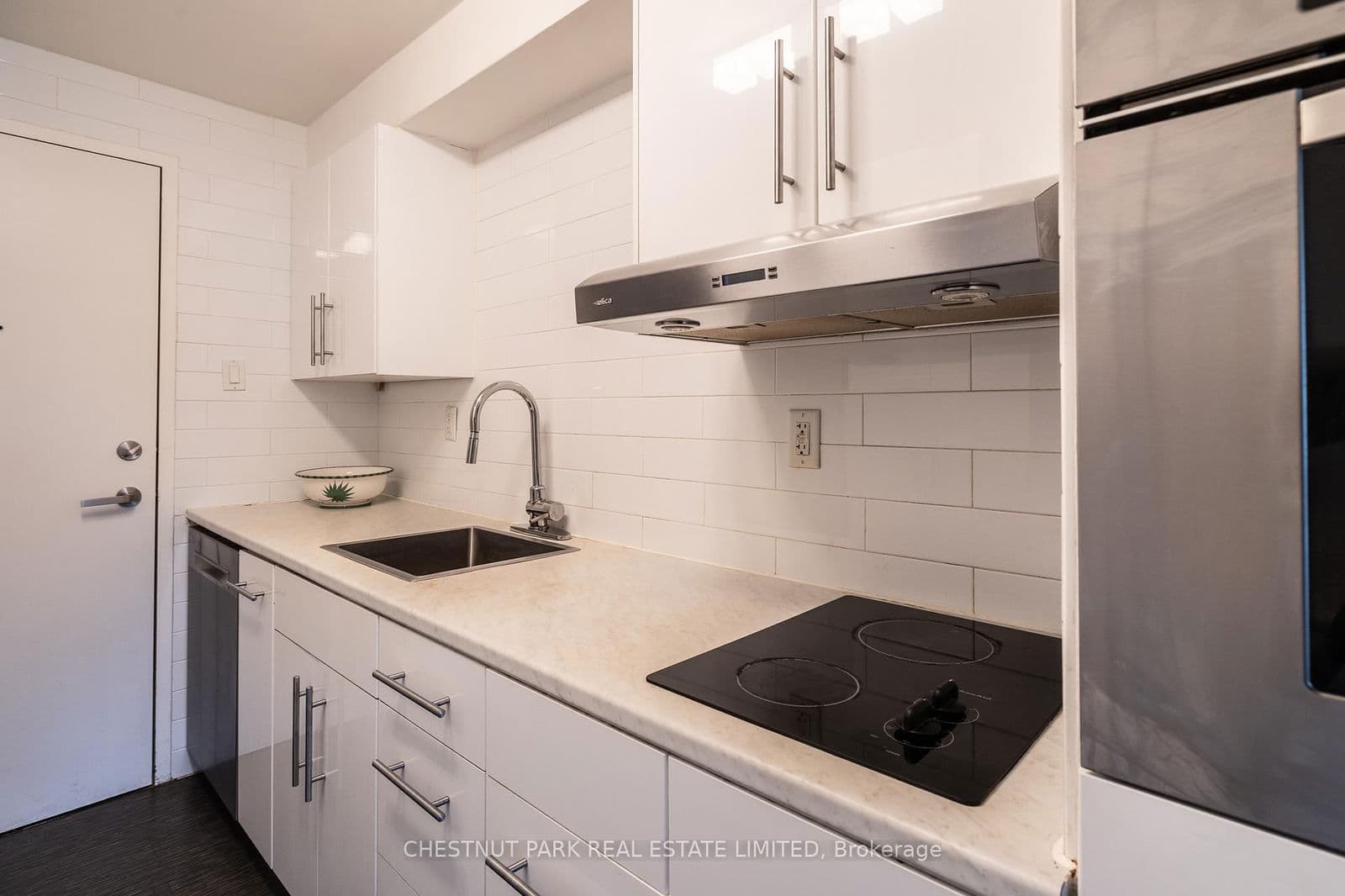 Unit 507 120 Rosedale Valley Road, Toronto, ON M4W 1P8 - photo 8 of 24