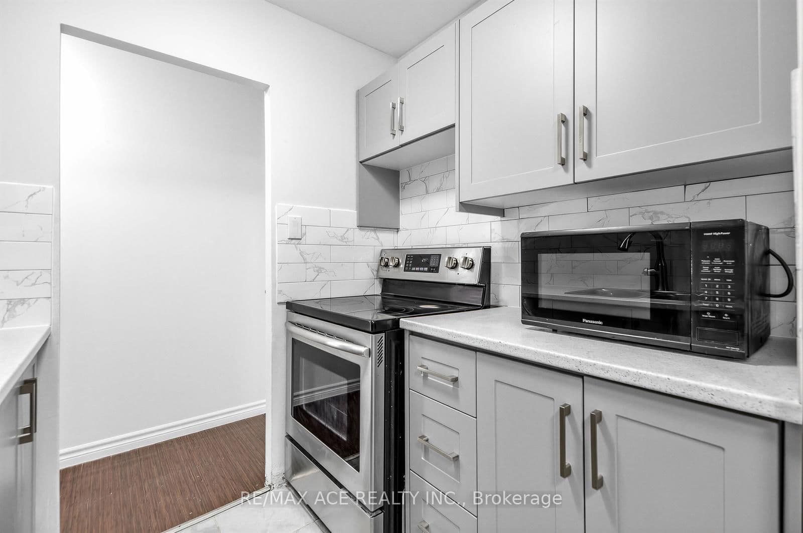 Unit 204 1690 Victoria Park Avenue, Toronto, ON M1R 1R1 - photo 10 of 28