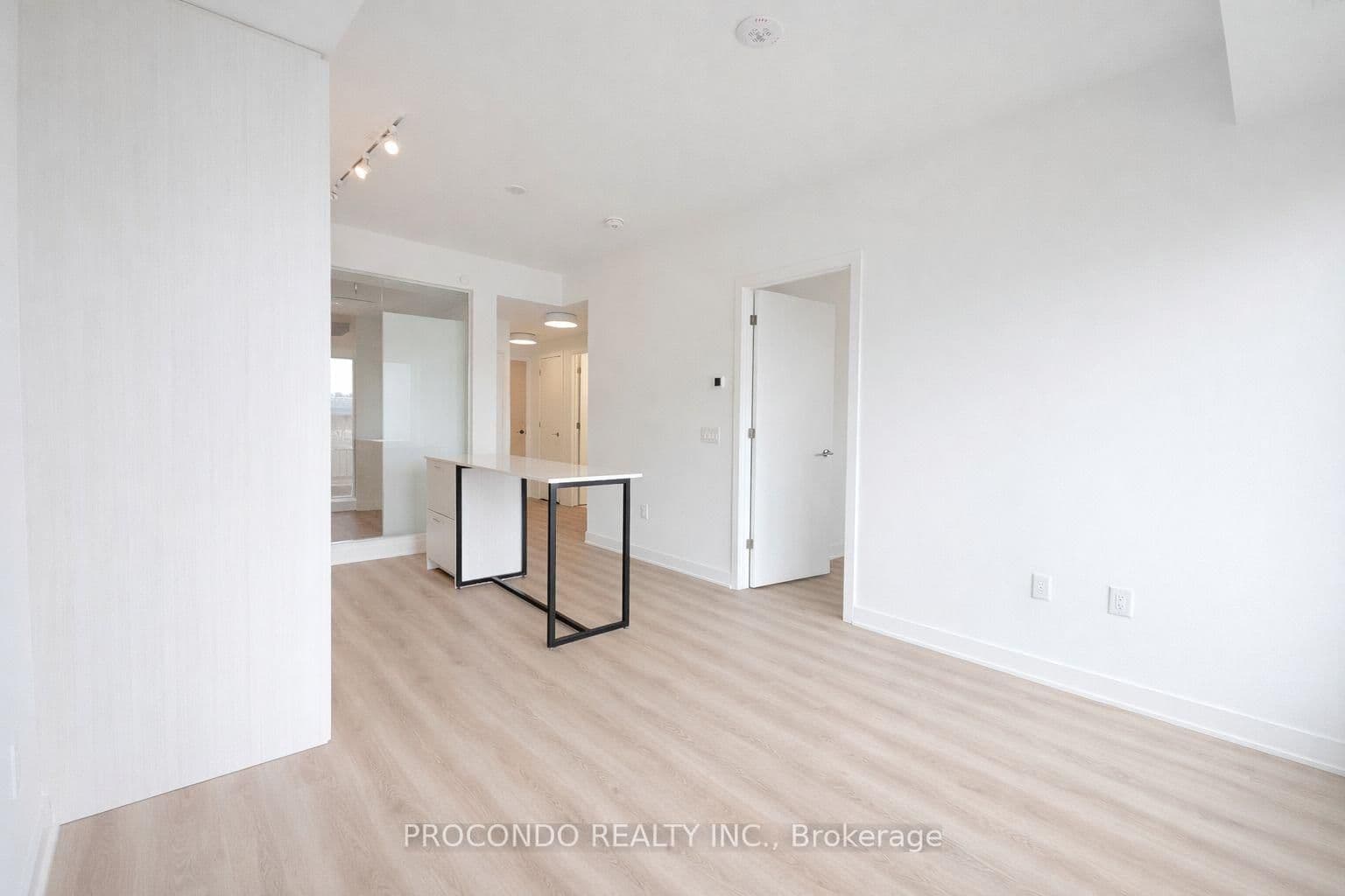 30 Dreamers Way, Toronto, ON M5A 0Y7 - photo 5 of 14