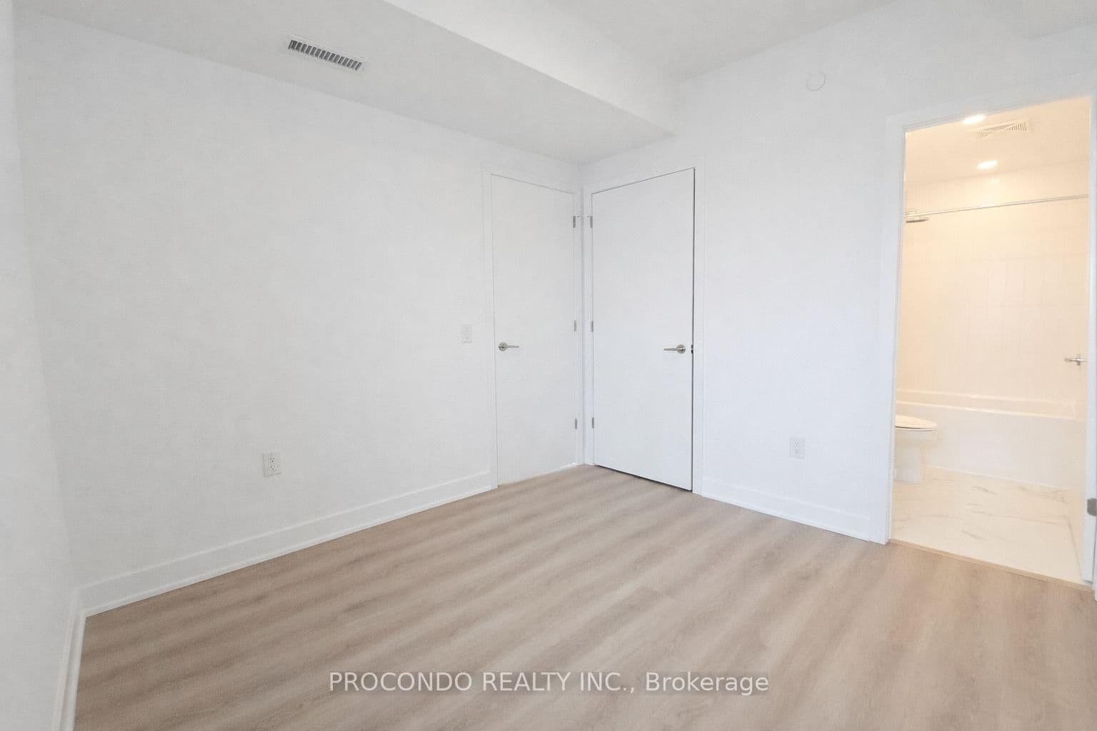 30 Dreamers Way, Toronto, ON M5A 0Y7 - photo 8 of 14