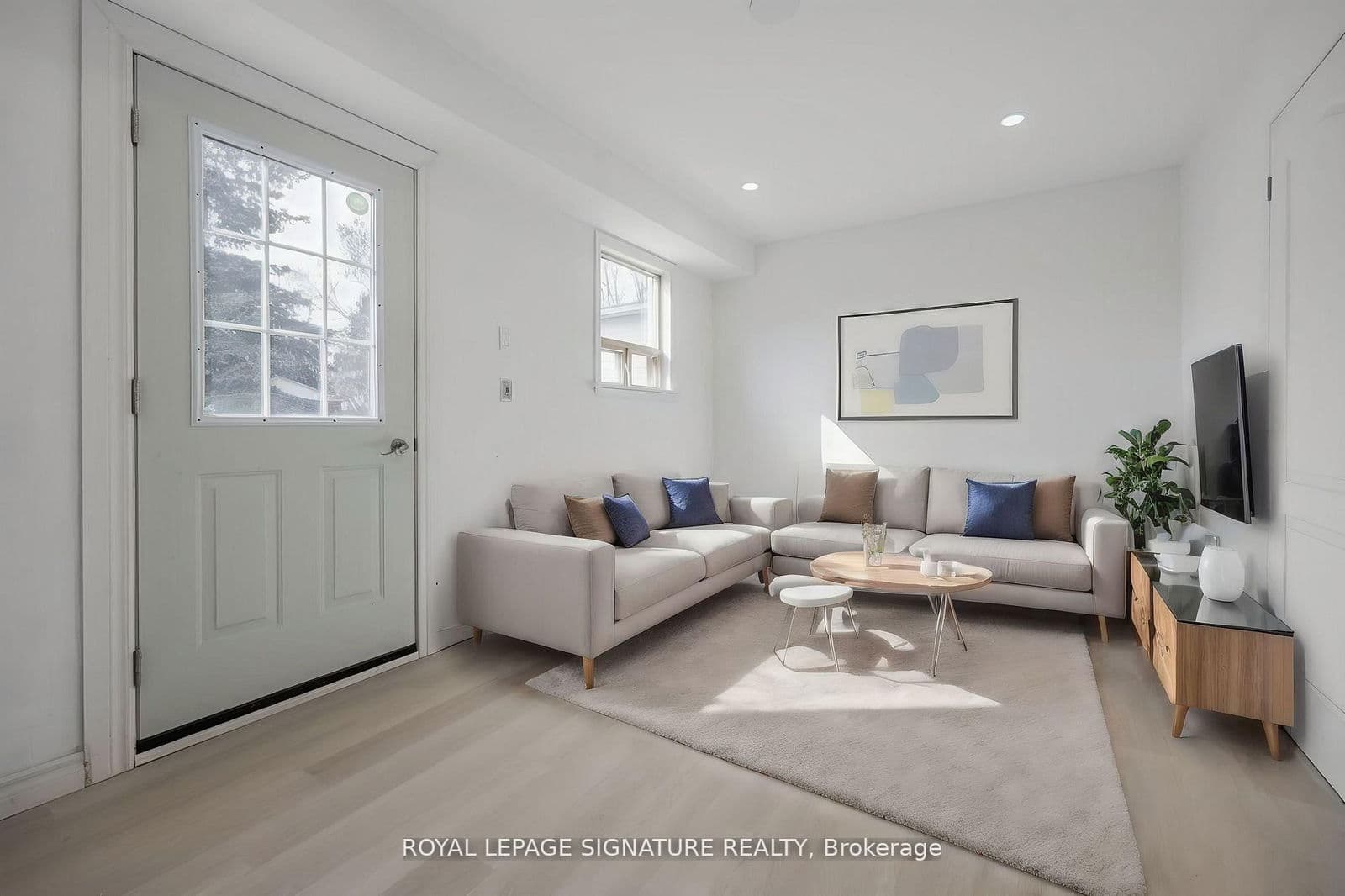 Unit B/Main 54 Tuscarora Drive, Toronto, ON M2H 2K3 - photo 1 of 14