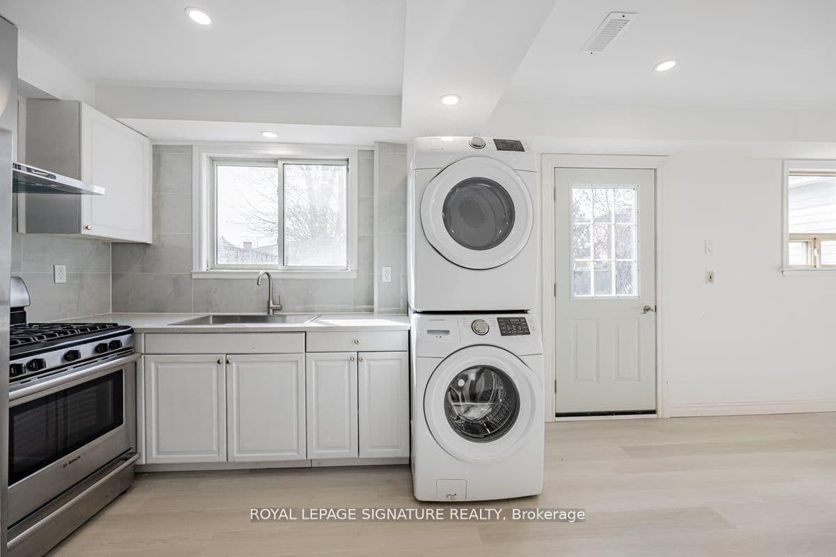 Unit B/Main 54 Tuscarora Drive, Toronto, ON M2H 2K3 - photo 3 of 14