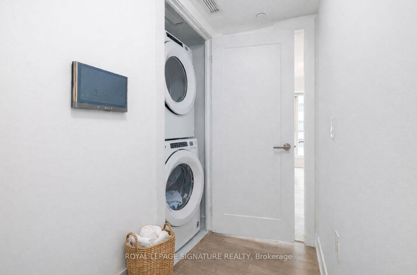 Unit 2722 585 Bloor Street, Toronto, ON M4W 0B3 - photo 12 of 19