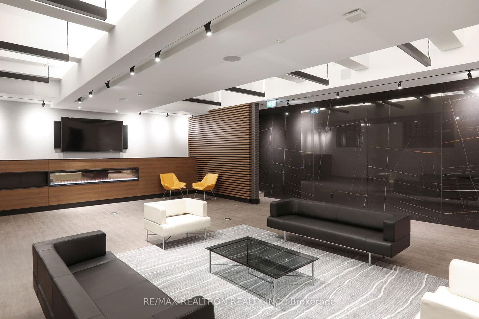 Unit 206 2 Clarendon Avenue, Toronto, ON M4V 1H9 - photo 23 of 29