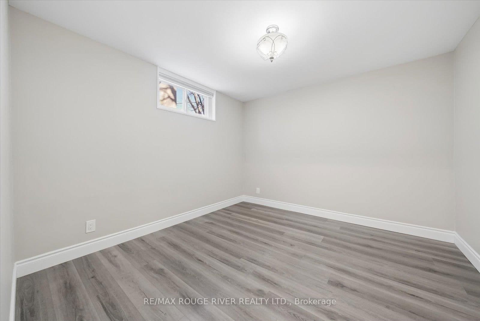 112 Wellington Avenue, Oshawa, ON L1H 3X9 - photo 29 of 39