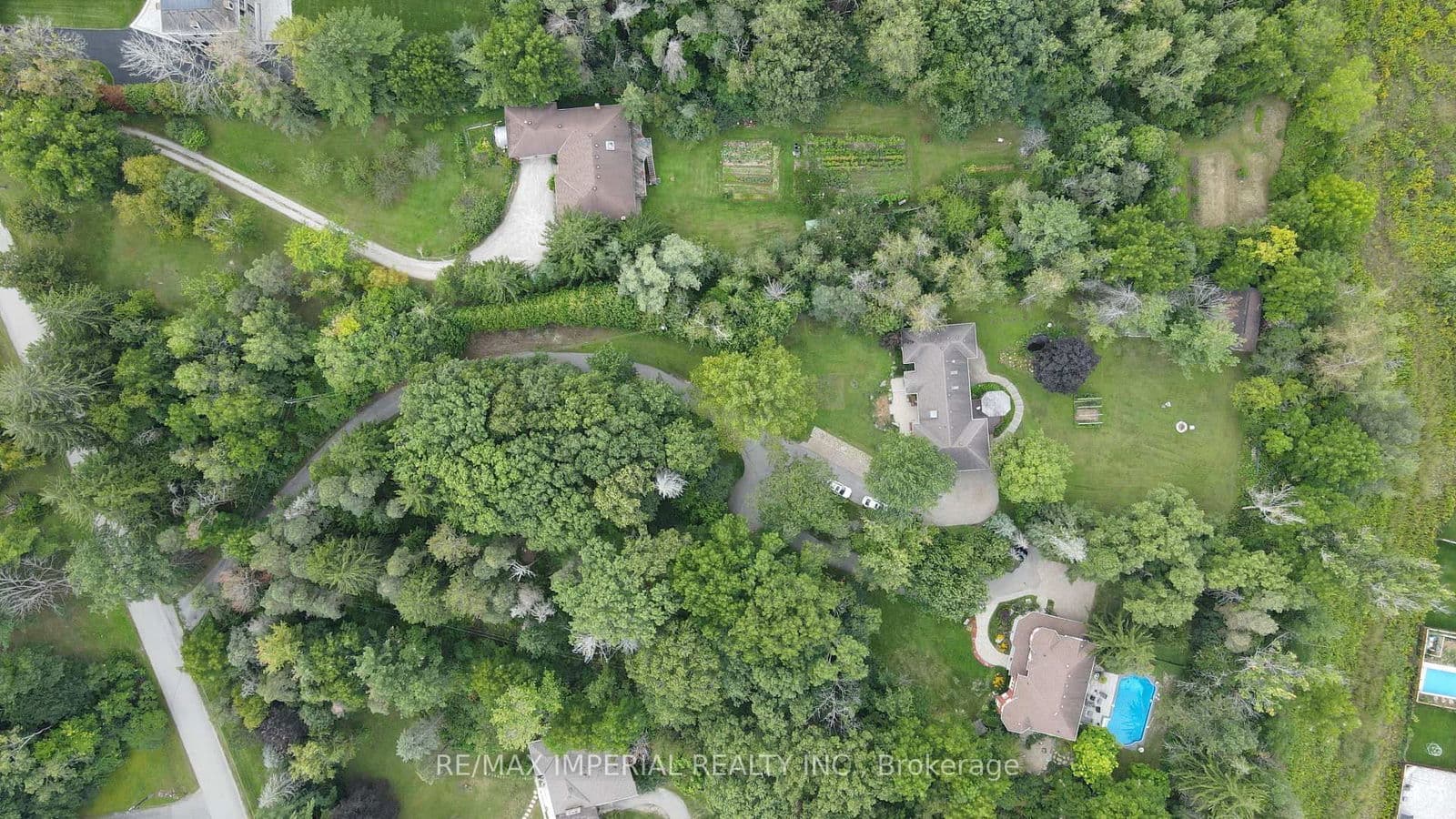 282 Ridge Road, Aurora, ON L4G 0M3 - photo 3 of 40