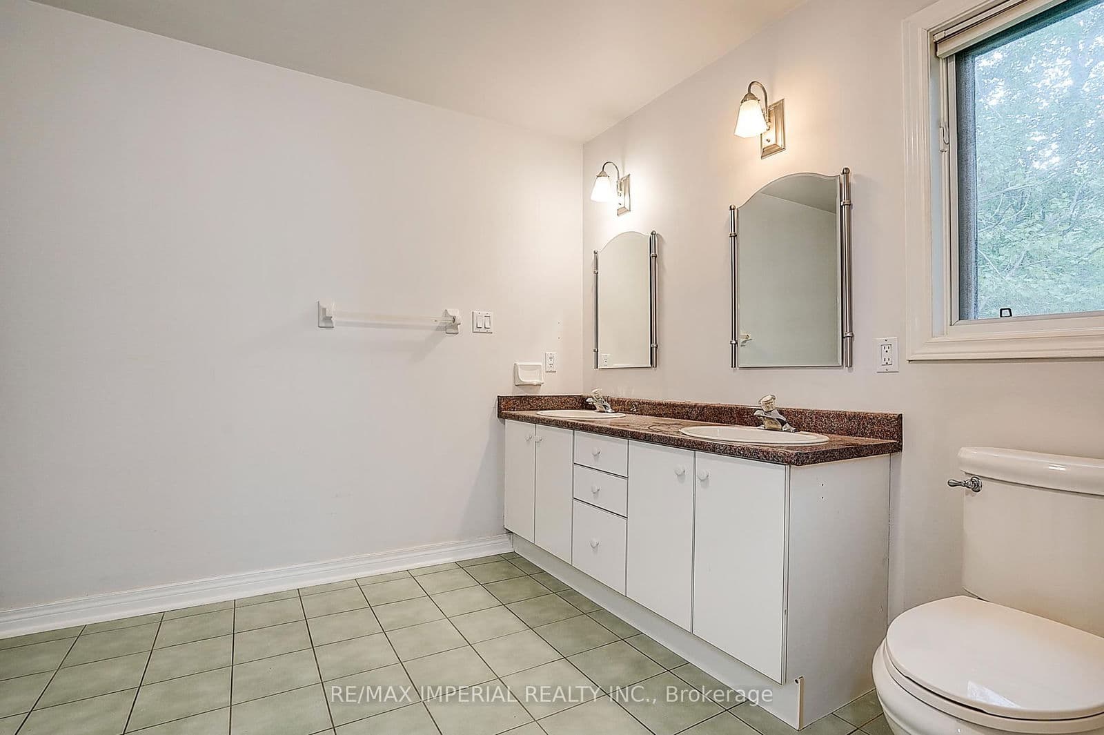 282 Ridge Road, Aurora, ON L4G 0M3 - photo 33 of 40