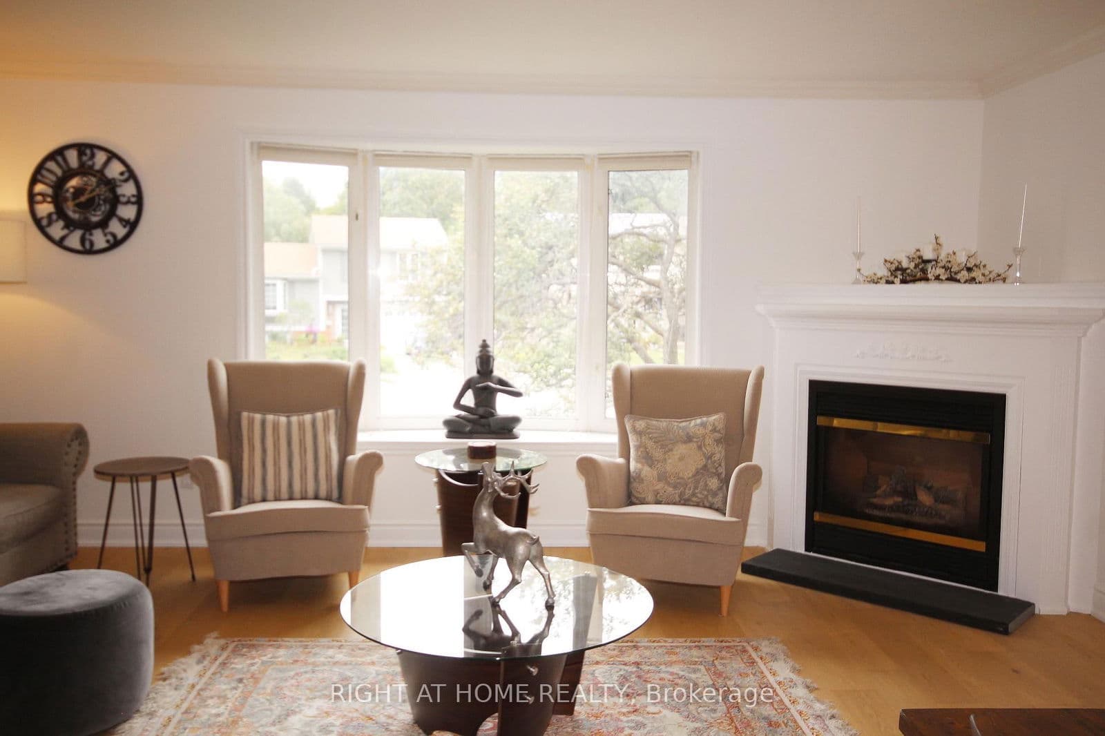 832 Boronia Crescent, Newmarket, ON L3Y 5J9 - photo 7 of 45