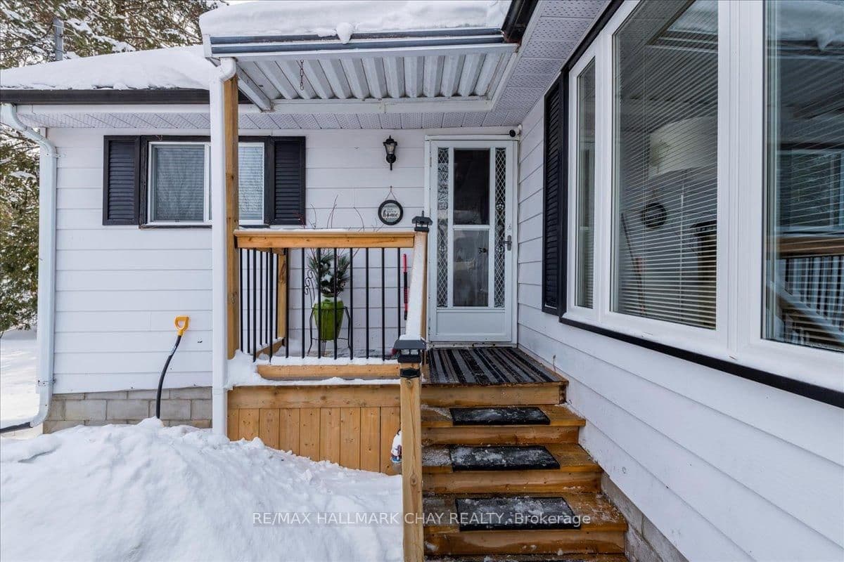 2422 25th Side Road, Innisfil, ON L9S 3Y7 - photo 2 of 24