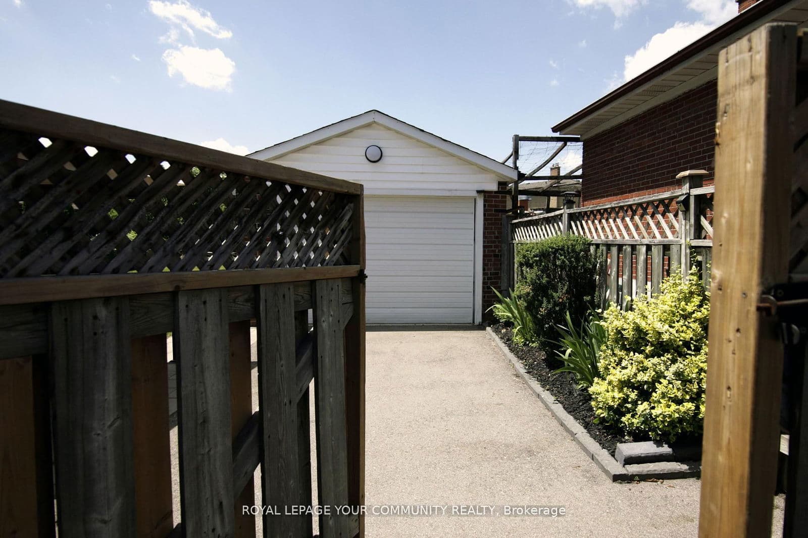 136 Strathburn Boulevard, Toronto, ON M9M 2L1 - photo 3 of 26