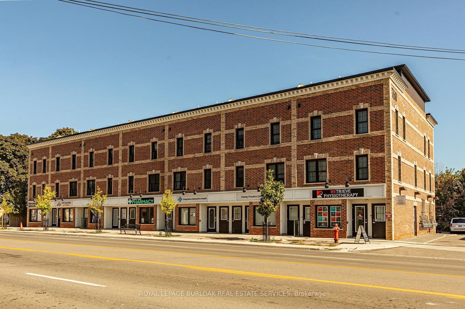 Unit 201 760 Lakeshore Road, Mississauga, ON L5E 1C7 - photo 2 of 35