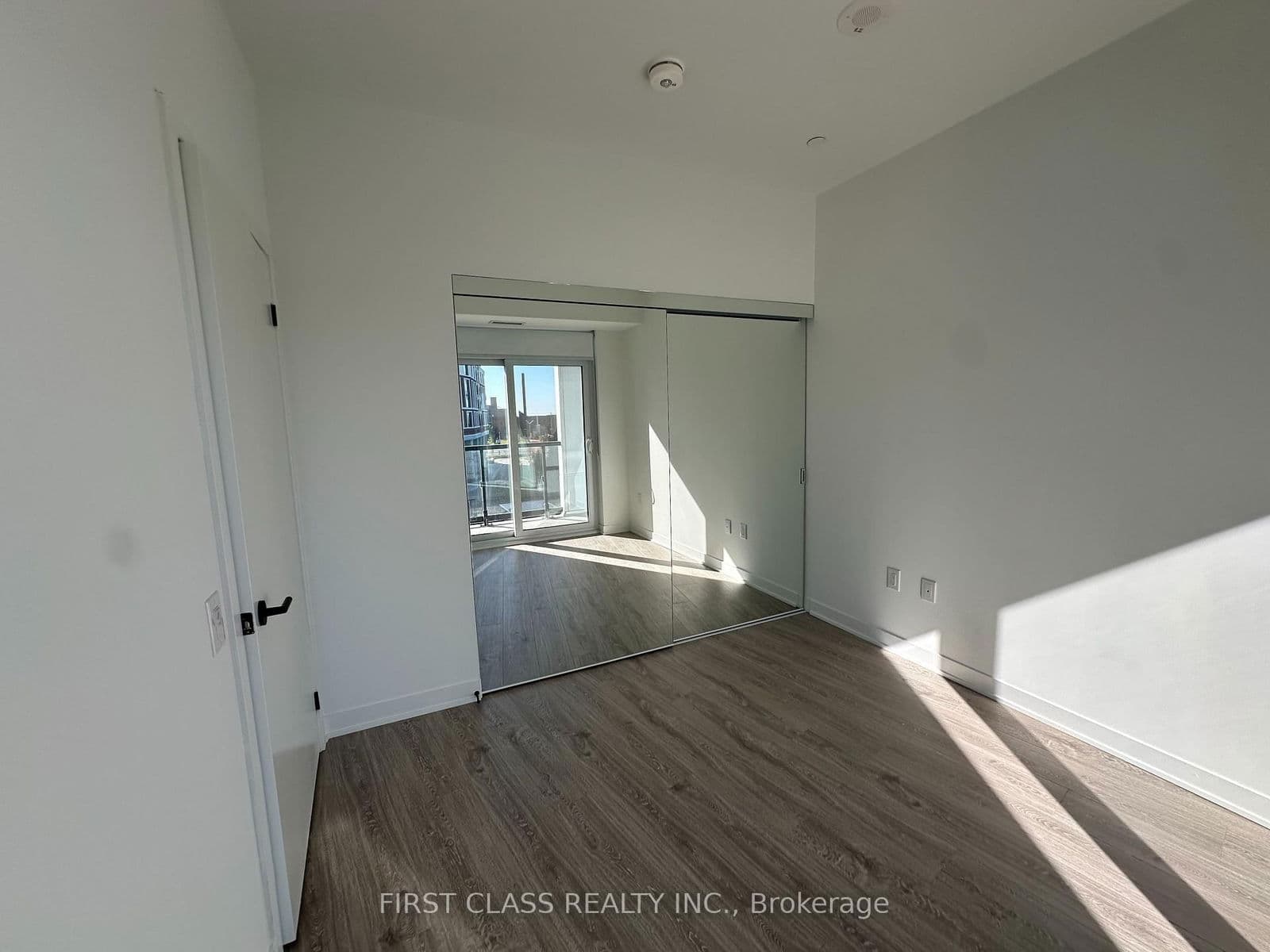 Unit 316 2495 Eglinton Avenue, Mississauga, ON L5M 2T2 - photo 4 of 21