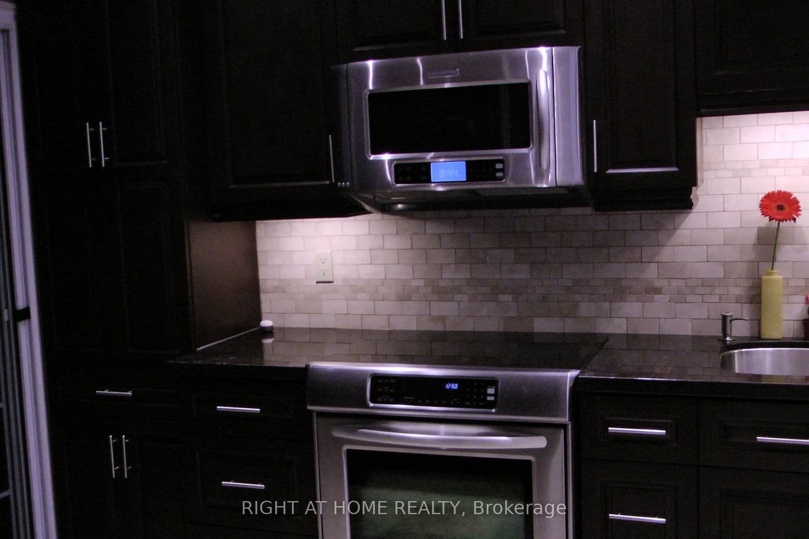 32 Heathcliffe Square, Brampton, ON L6S 5P7 - photo 25 of 27