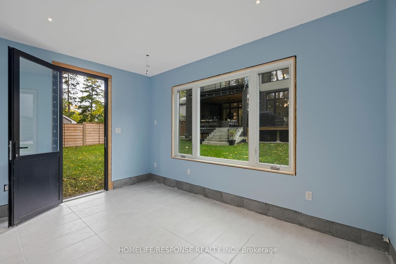 2110 Courtland Crescent, Mississauga, ON L4Y 1V2 - photo 43 of 50