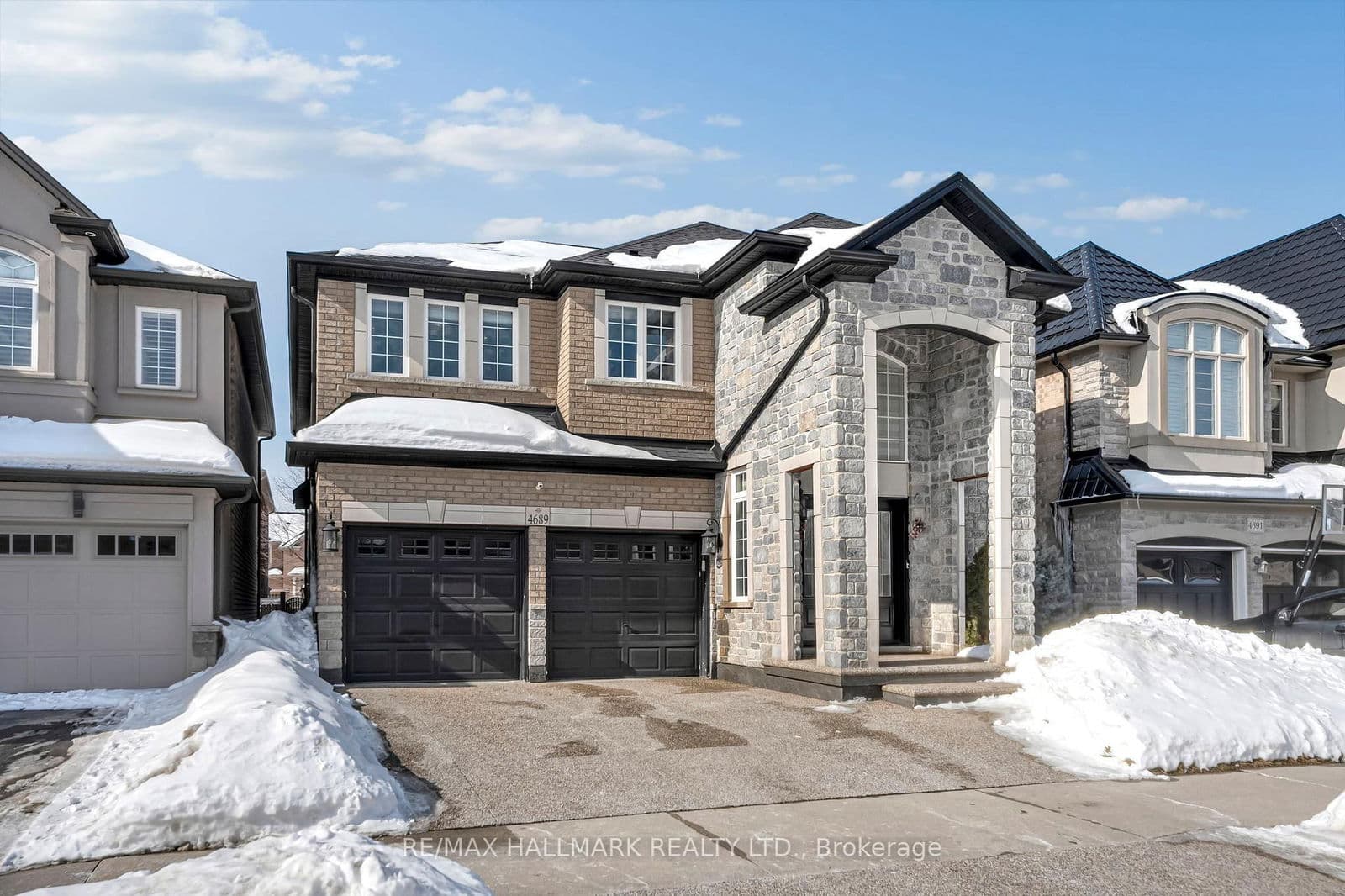 4689 Leanna Heights Road, Burlington, ON L7M 0G3 - photo 2 of 42