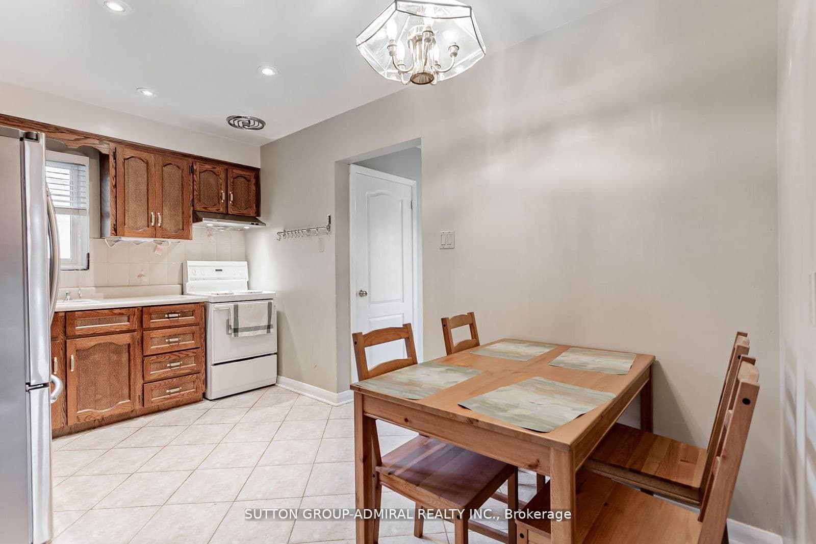 Unit Upper 102 Cornwall Road, Brampton, ON L6W 1N8 - photo 12 of 18