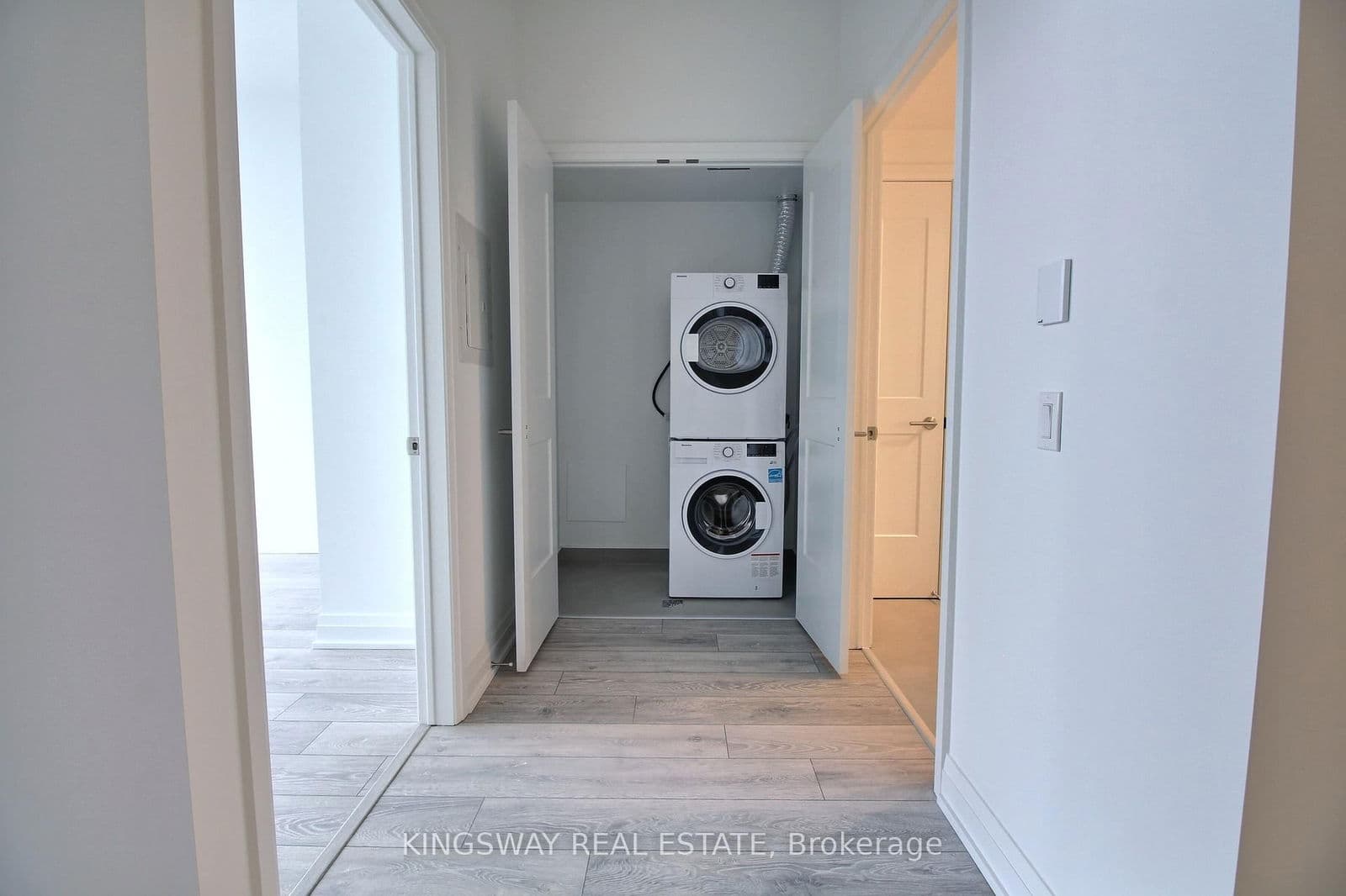 Unit 708 21 Park Street, Mississauga, ON L5G 1L7 - photo 14 of 23