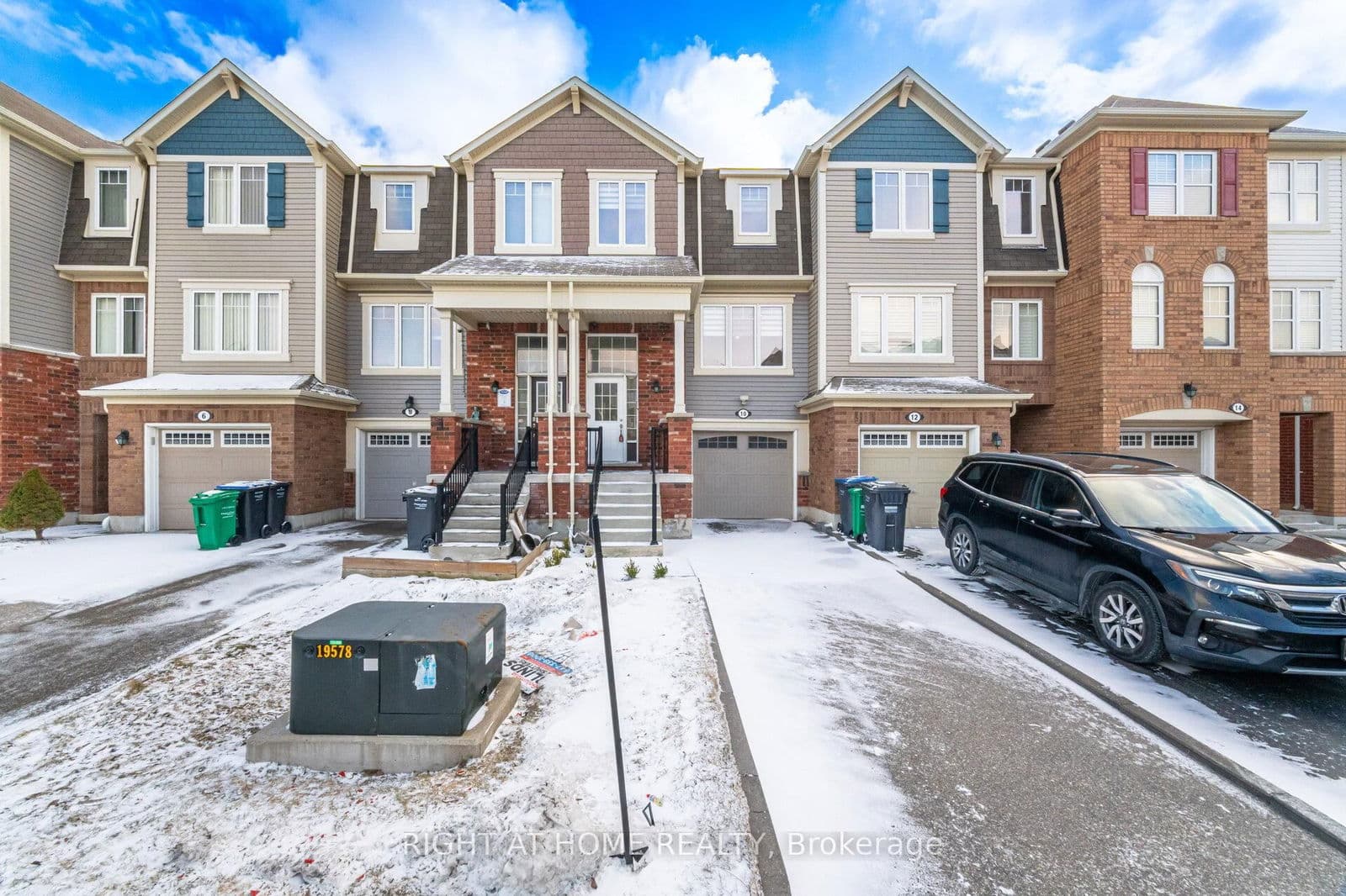 10 Vanhorne Close, Brampton, ON L7A 0X7 - photo 2 of 43