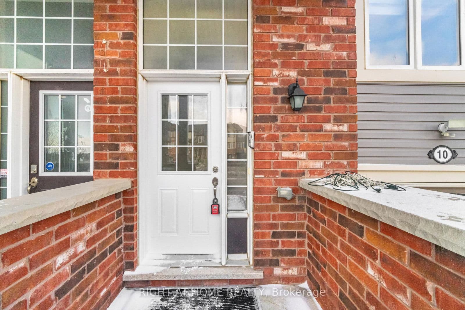 10 Vanhorne Close, Brampton, ON L7A 0X7 - photo 4 of 43