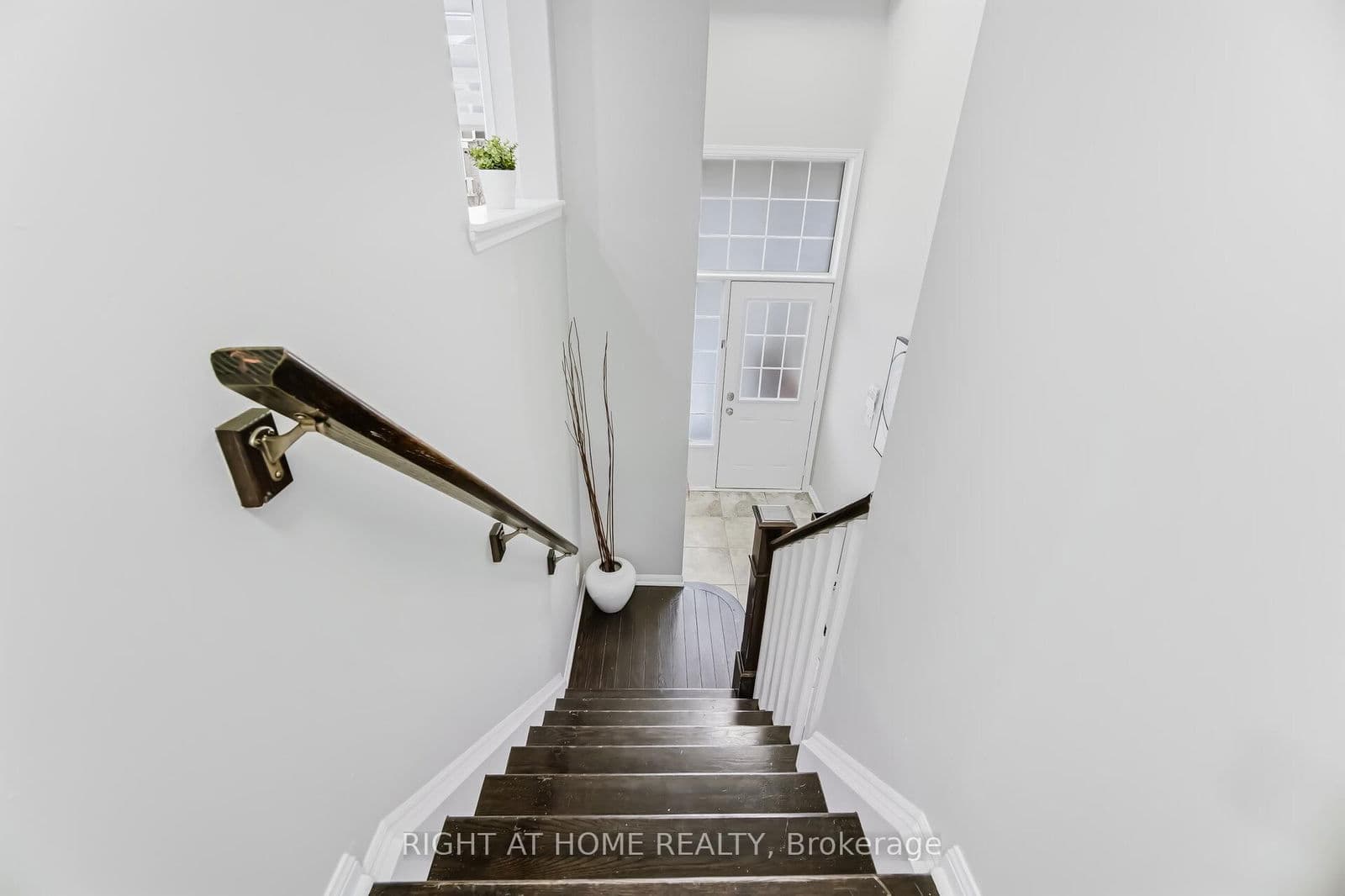 10 Vanhorne Close, Brampton, ON L7A 0X7 - photo 7 of 43