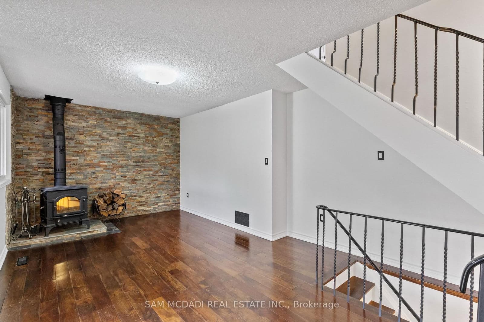 6085 Starfield Crescent, Mississauga, ON L5N 1X2 - photo 14 of 45