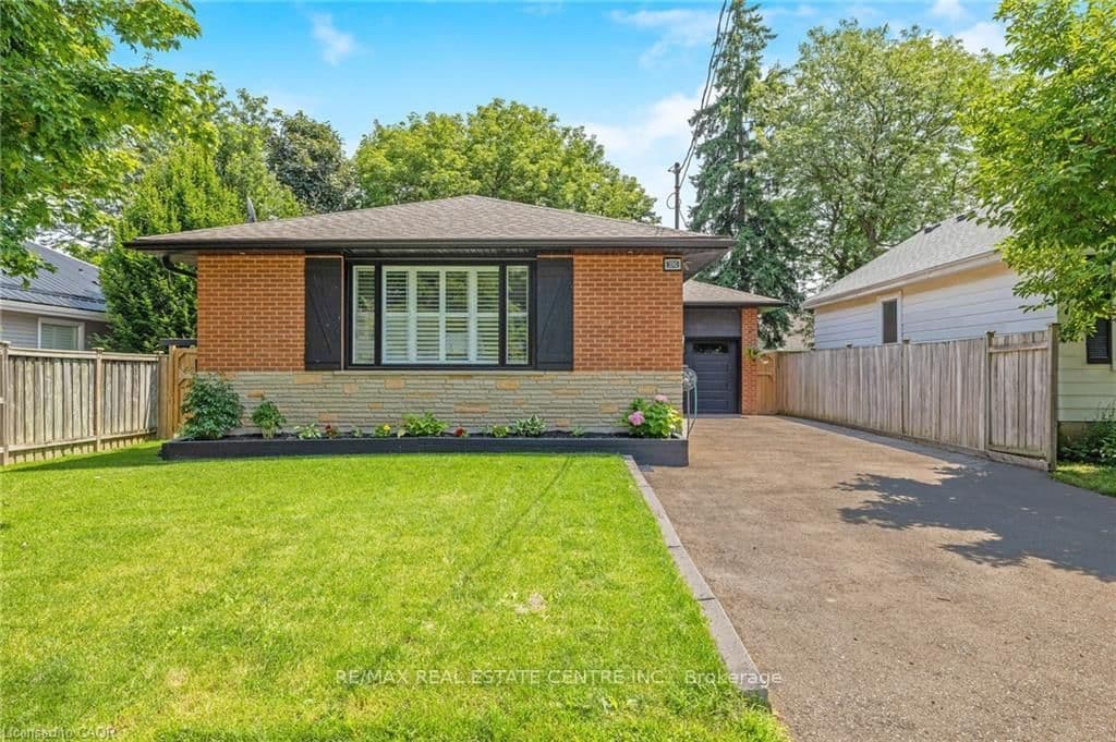 390 Woodward Avenue, Milton, ON L9T 1V4 - photo 2 of 50