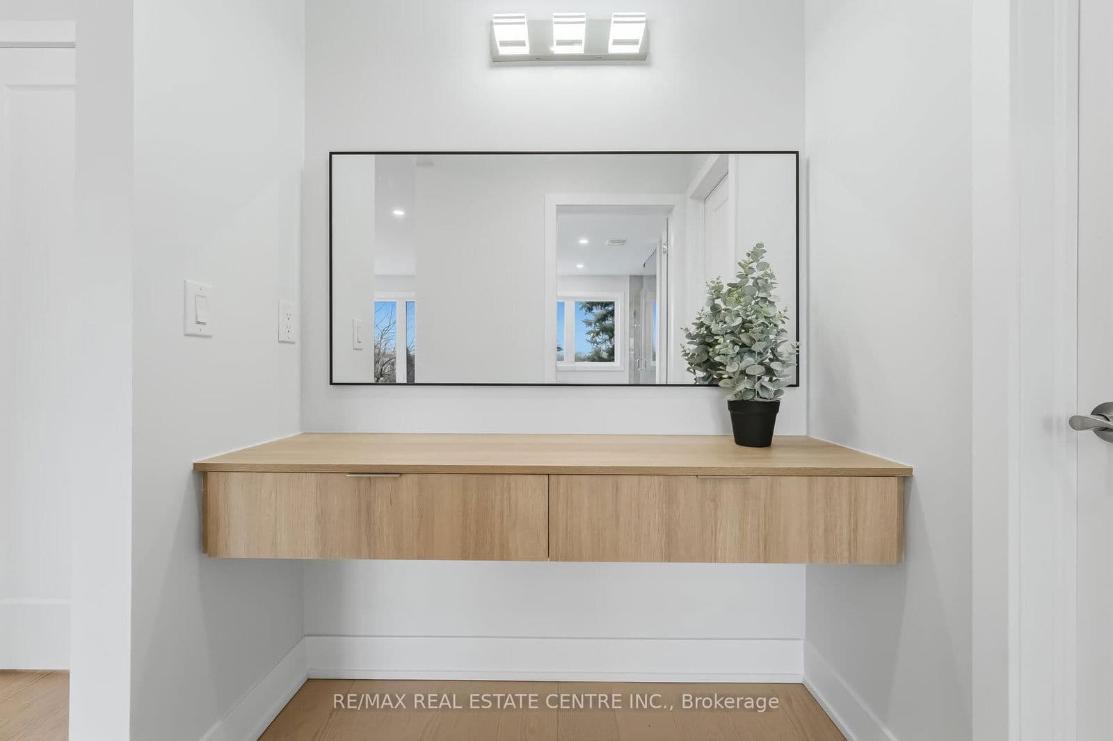 11 Bentley Drive, Toronto, ON M8Z 3L9 - photo 22 of 50