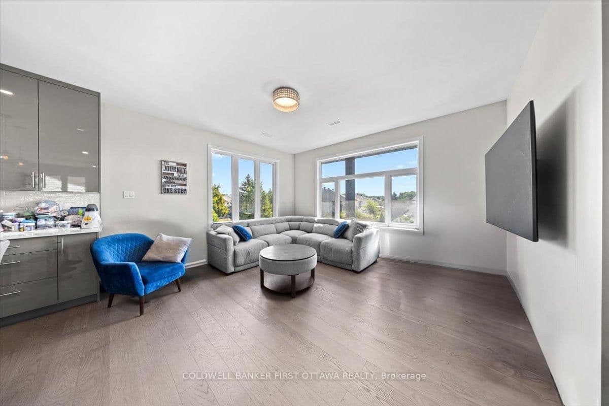 Unit B 22 Inverkip Avenue, Ottawa, ON K1T 4B7 - photo 24 of 42