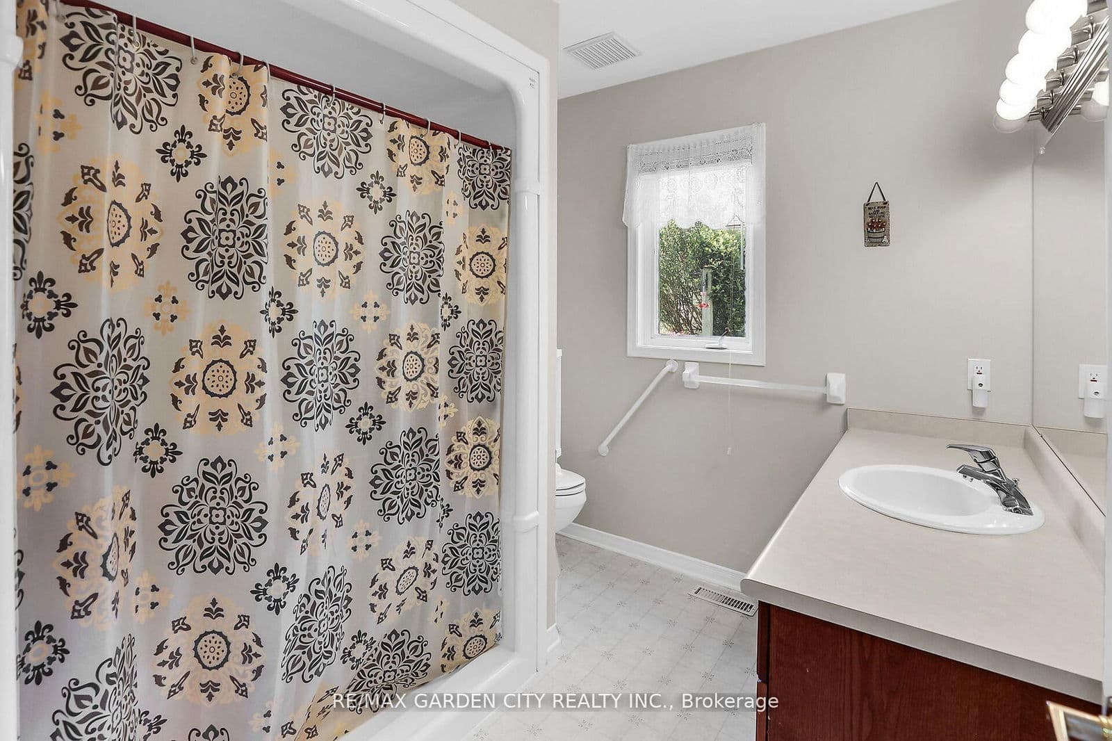 Unit 27 303 Central Avenue, Grimsby, ON L3M 5L7 - photo 20 of 28